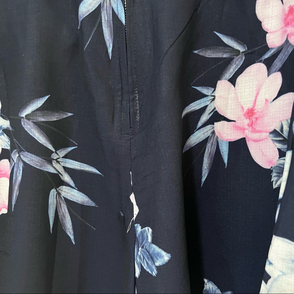 Showpo navy floral strapless playsuit size 14/XL NWT - Picture 8 of 8